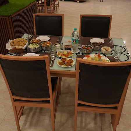 לקנאו Saubhagya Inn By Kempinski מראה חיצוני תמונה