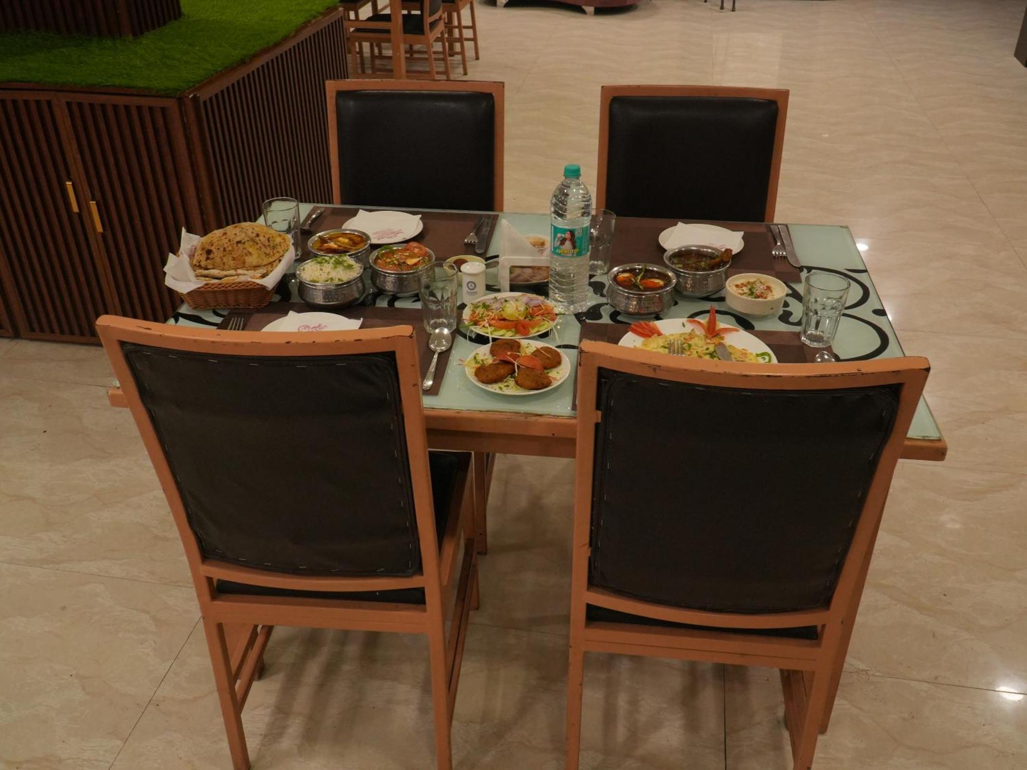 לקנאו Saubhagya Inn By Kempinski מראה חיצוני תמונה