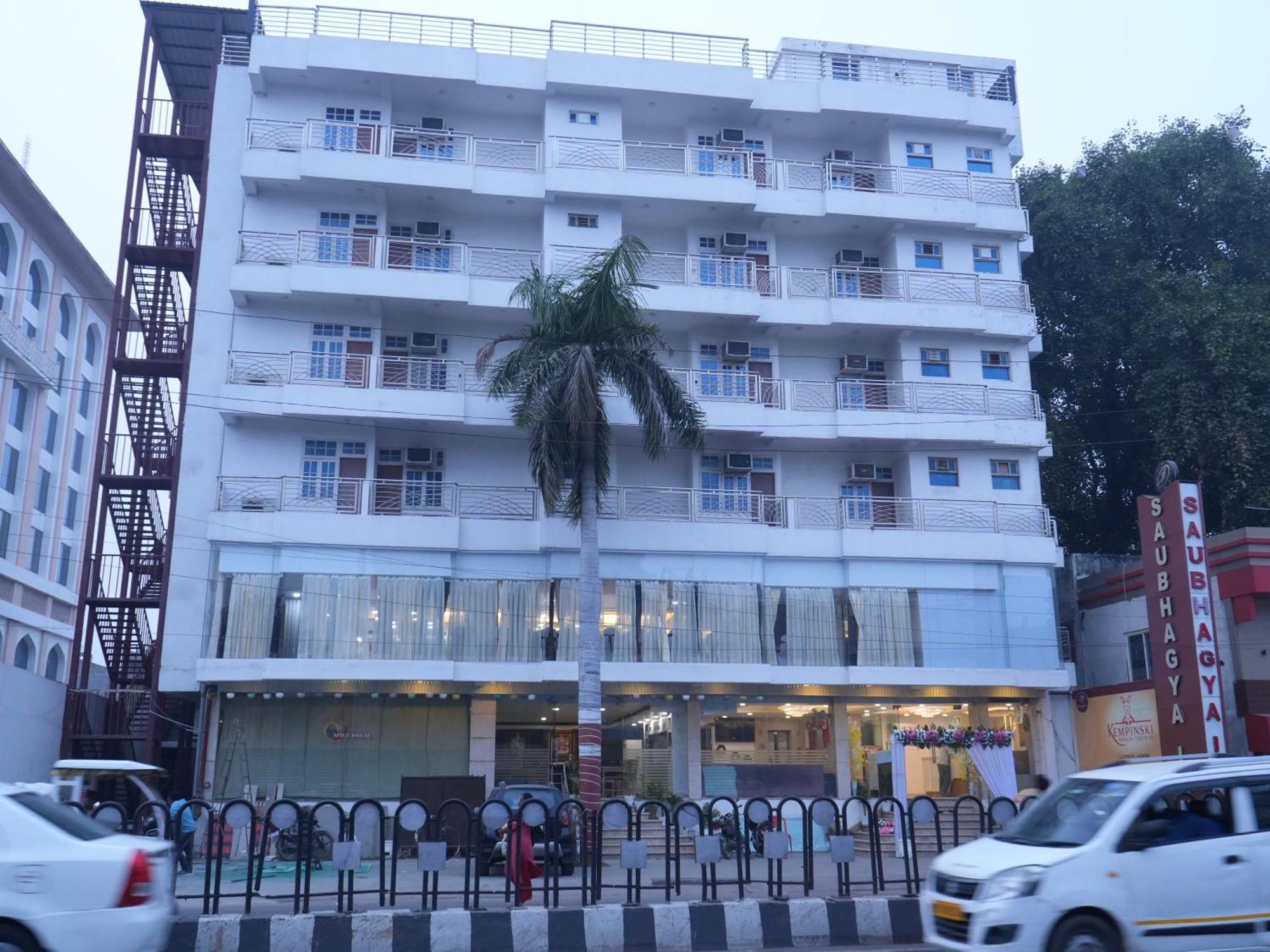 לקנאו Saubhagya Inn By Kempinski מראה חיצוני תמונה